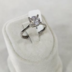 انگشتر سولیتر سفید